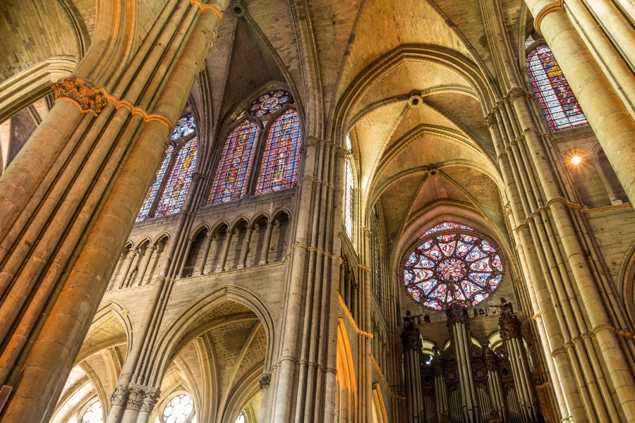 Pourquoi l'intérieur de la cathédrale de Reims est-il un incontournable ?