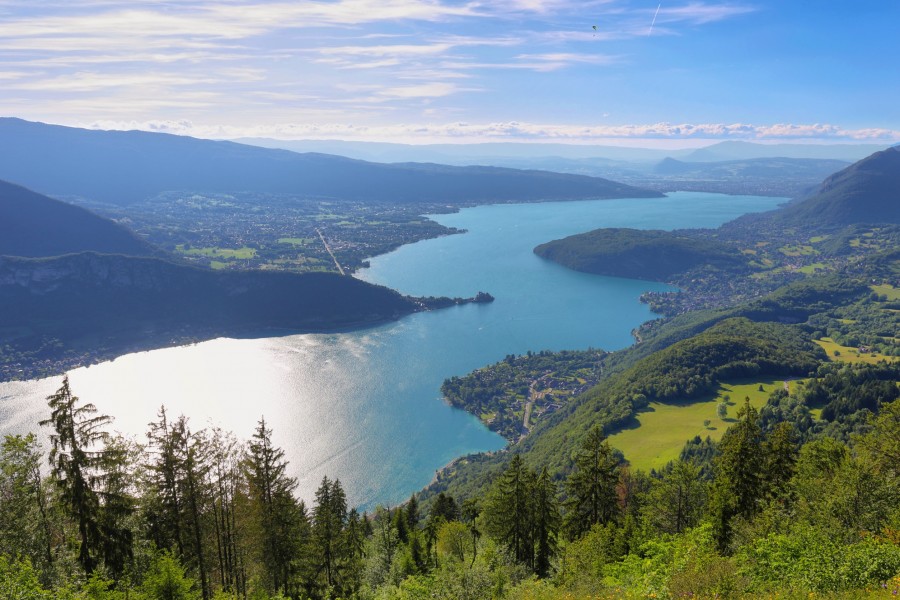 Combien mesure en superficie le lac d'Annecy ?