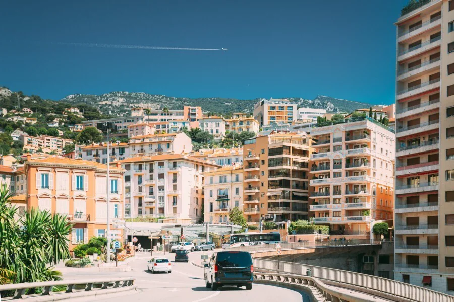 Comment s'appelle la plage de Monaco ?