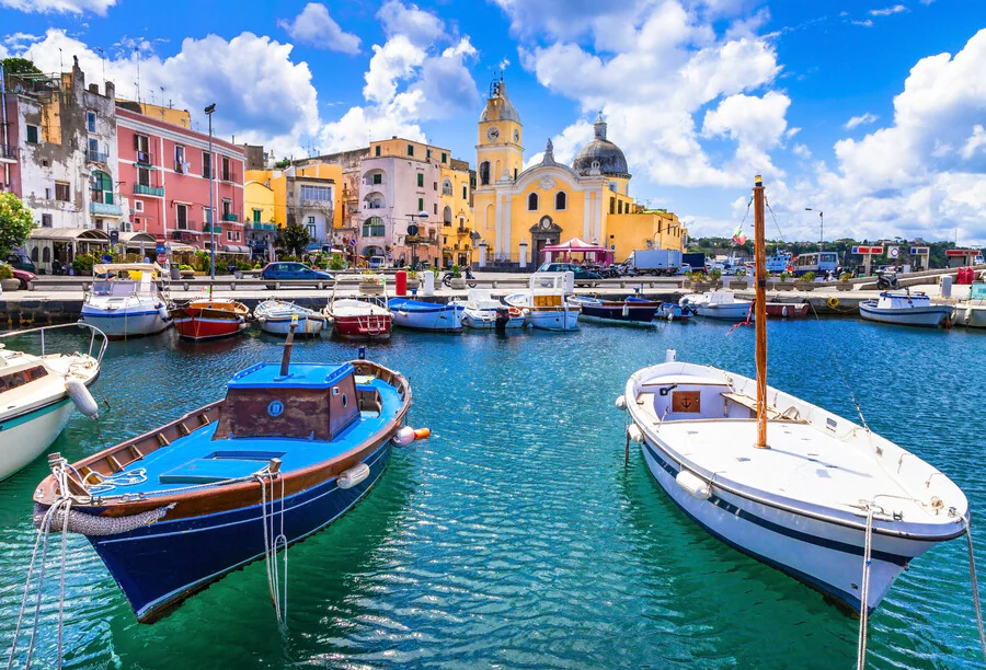 Pourquoi l'île de Procida en Italie est-elle un joyau caché de la Méditerranée ?