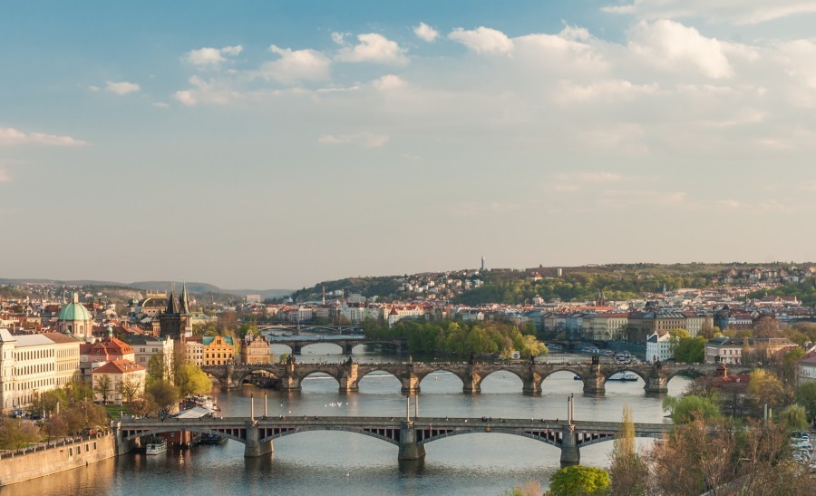 Quel est le fleuve qui traverse Prague ?