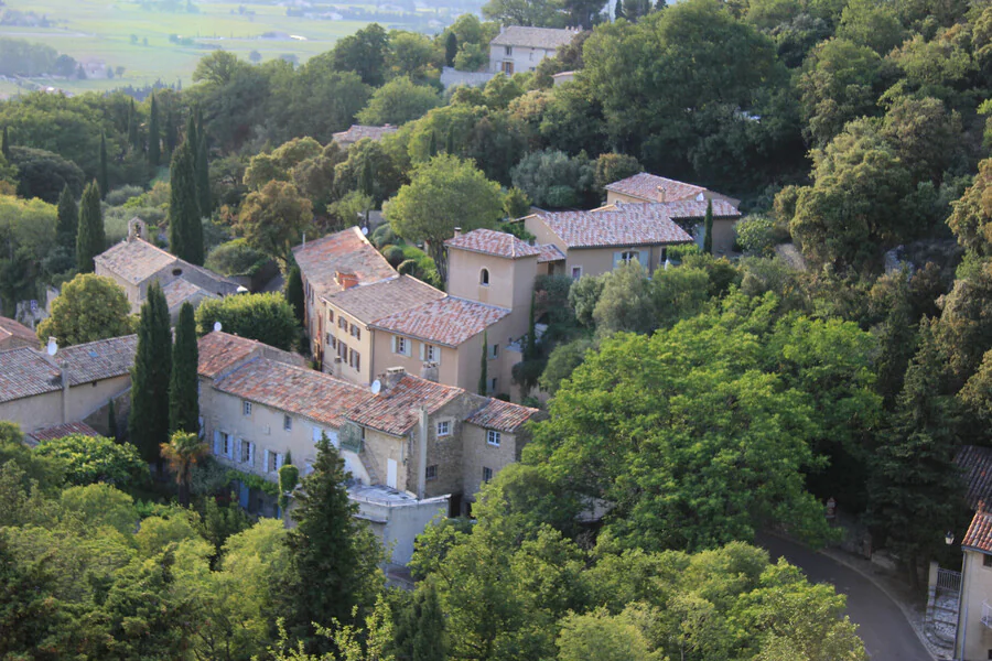 Quels sont les plus beaux villages provençaux à visiter en Provence ?